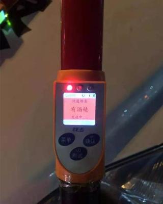 外賣(mài)小哥醉駕電動(dòng)車(chē)不聽(tīng)勸，竟揮拳相向阻礙執(zhí)法？后果很?chē)?yán)重！酒精檢測(cè)儀揭真相